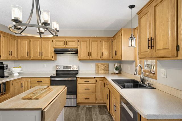 4751 Helmo Avenue N, Oakdale, MN 55128