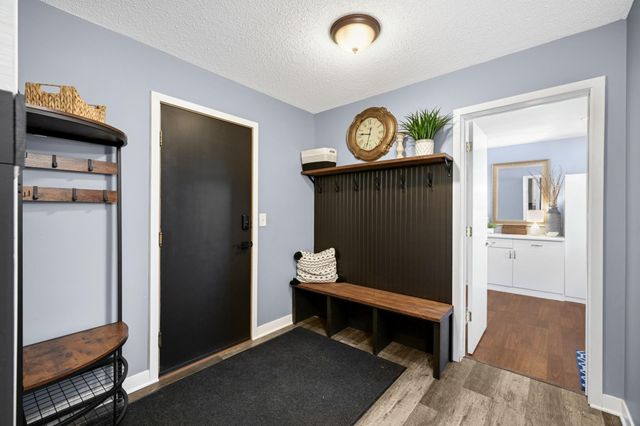 4751 Helmo Avenue N, Oakdale, MN 55128