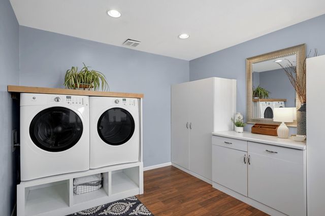 4751 Helmo Avenue N, Oakdale, MN 55128