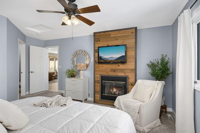 4751 Helmo Avenue N, Oakdale, MN 55128