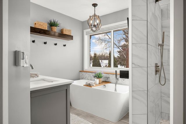 4751 Helmo Avenue N, Oakdale, MN 55128