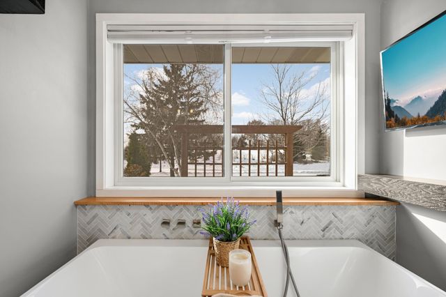 4751 Helmo Avenue N, Oakdale, MN 55128