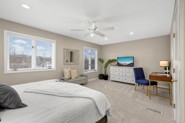 4751 Helmo Avenue N, Oakdale, MN 55128