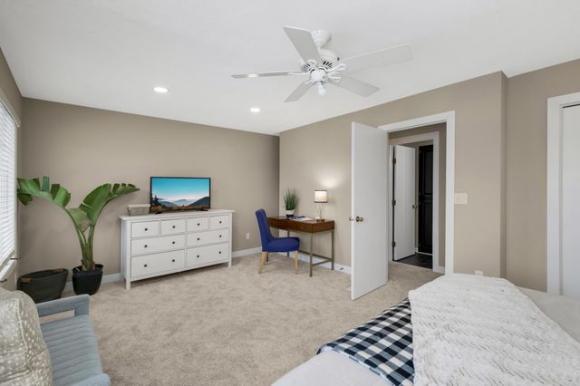 4751 Helmo Avenue N, Oakdale, MN 55128