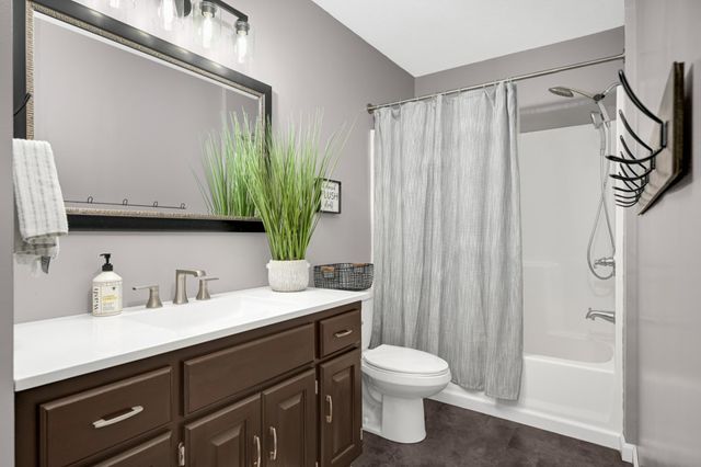 4751 Helmo Avenue N, Oakdale, MN 55128