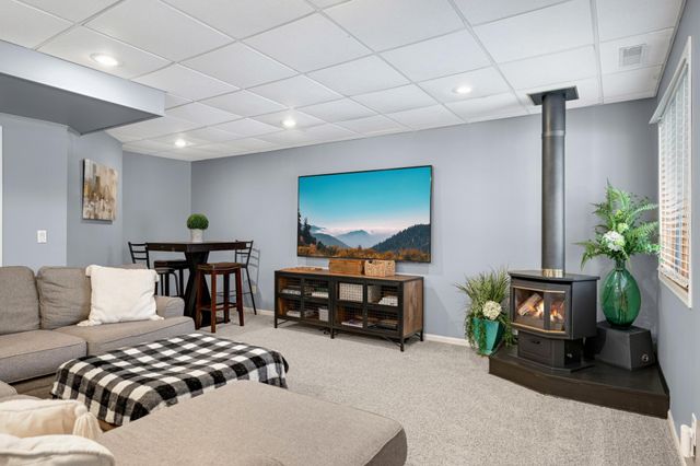 4751 Helmo Avenue N, Oakdale, MN 55128