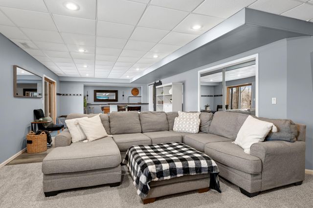 4751 Helmo Avenue N, Oakdale, MN 55128