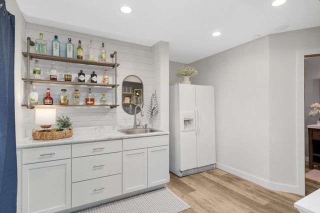 4751 Helmo Avenue N, Oakdale, MN 55128