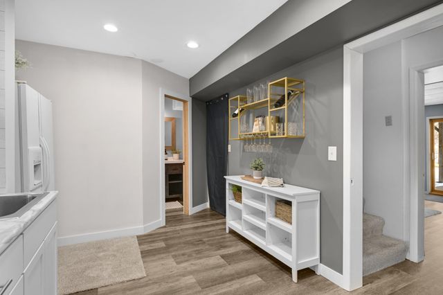 4751 Helmo Avenue N, Oakdale, MN 55128