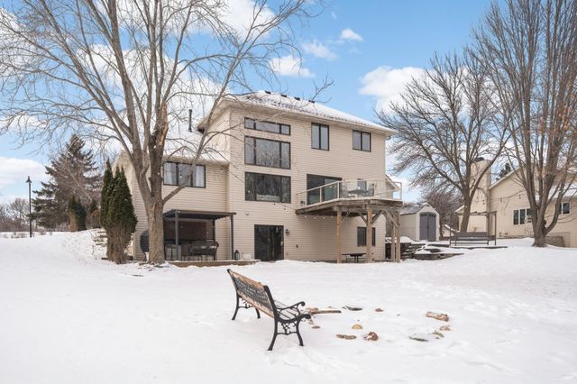 4751 Helmo Avenue N, Oakdale, MN 55128