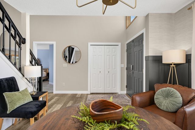 4751 Helmo Avenue N, Oakdale, MN 55128