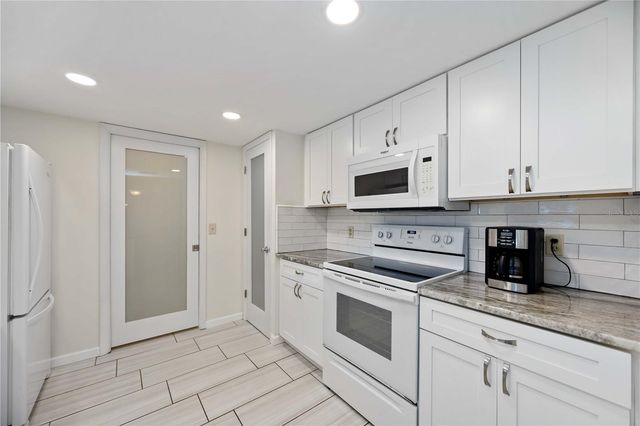 181 SANDHURST DRIVE, Venice, FL 34293