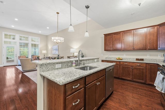 142 Leisure Green Dr 142, Mashpee, MA 02649