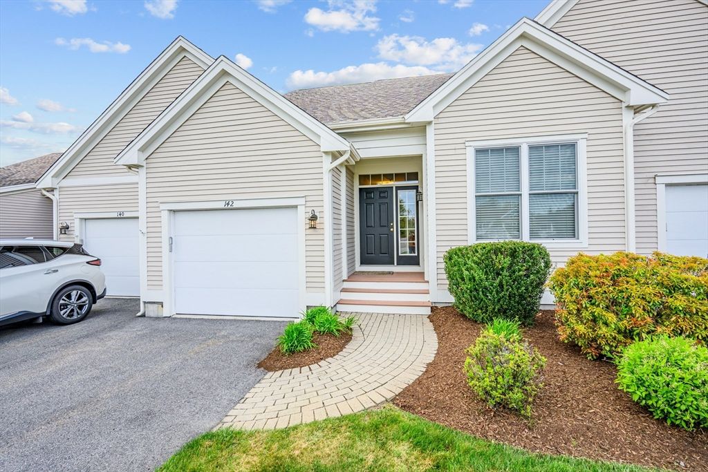 142 Leisure Green Dr 142, Mashpee, MA 02649