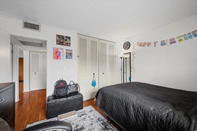 3223 W Parkway Drive 3A, Northbrook, IL 60062