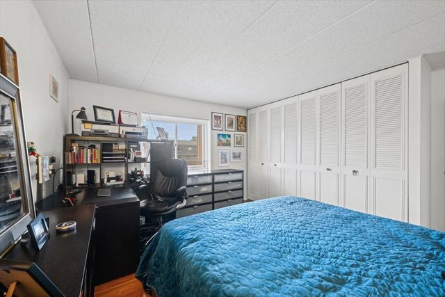 3223 W Parkway Drive 3A, Northbrook, IL 60062