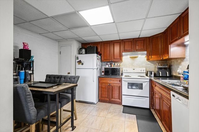 3223 W Parkway Drive 3A, Northbrook, IL 60062