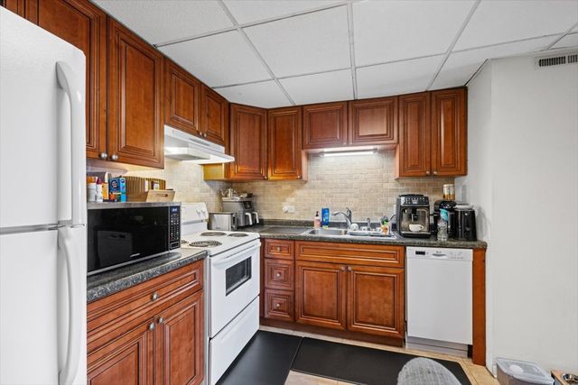 3223 W Parkway Drive 3A, Northbrook, IL 60062