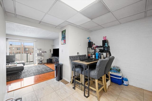 3223 W Parkway Drive 3A, Northbrook, IL 60062