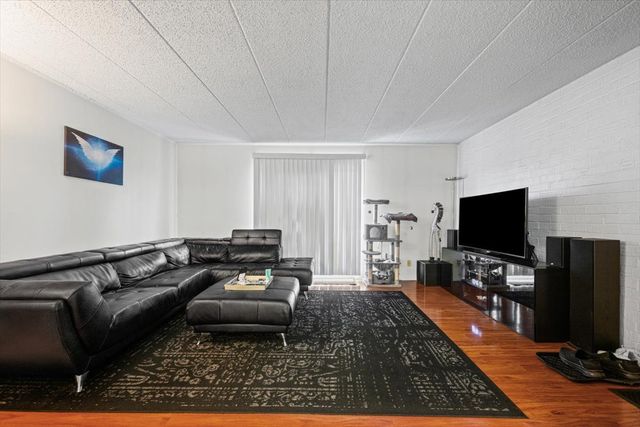 3223 W Parkway Drive 3A, Northbrook, IL 60062