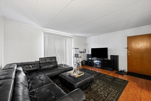 3223 W Parkway Drive 3A, Northbrook, IL 60062