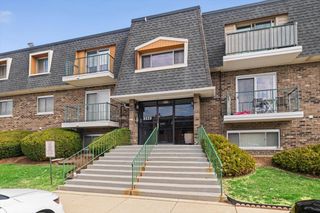 3223 W Parkway Drive 3A, Northbrook, IL 60062