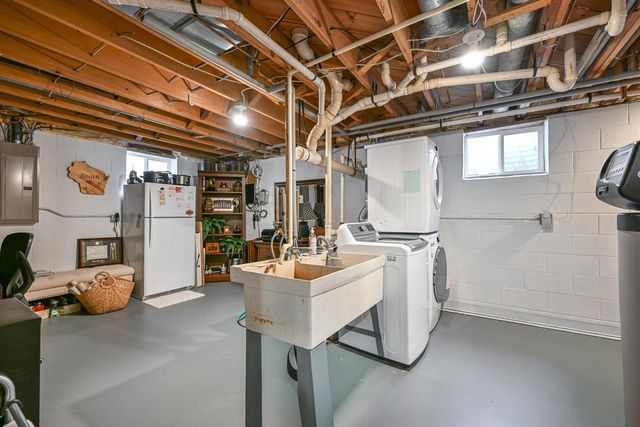 W220S6805 Crowbar DRIVE, Muskego, WI 53150