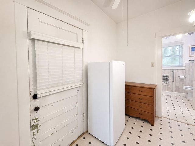 1012 W Adoue Street, Alvin, TX 77511