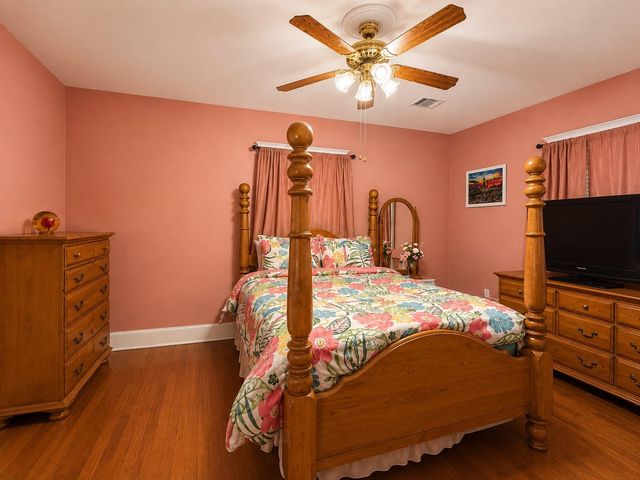 1012 W Adoue Street, Alvin, TX 77511