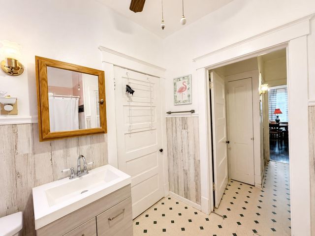 1012 W Adoue Street, Alvin, TX 77511