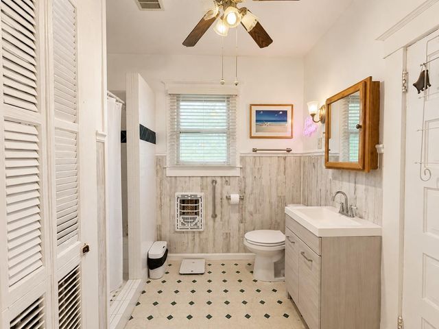 1012 W Adoue Street, Alvin, TX 77511