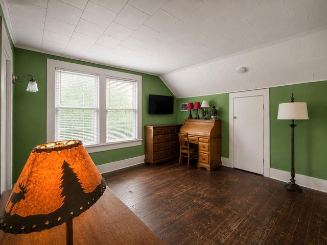 1012 W Adoue Street, Alvin, TX 77511
