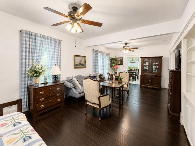 1012 W Adoue Street, Alvin, TX 77511