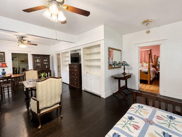 1012 W Adoue Street, Alvin, TX 77511