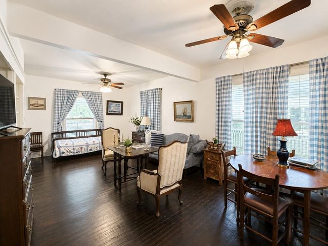 1012 W Adoue Street, Alvin, TX 77511
