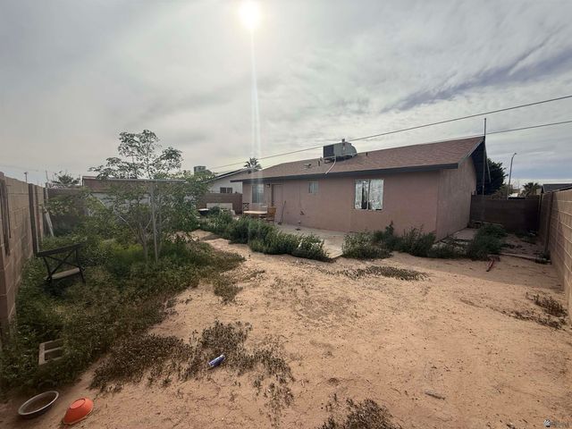 745 N Gladiola Dr, San Luis, AZ 85349