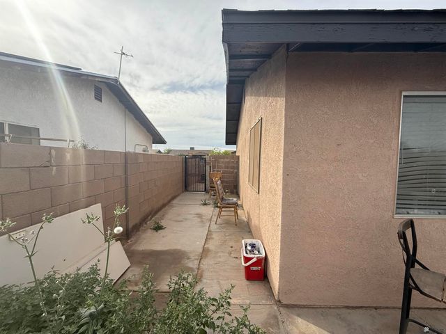 745 N Gladiola Dr, San Luis, AZ 85349