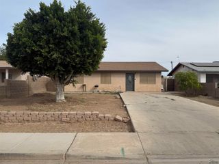 745 N Gladiola Dr, San Luis, AZ 85349