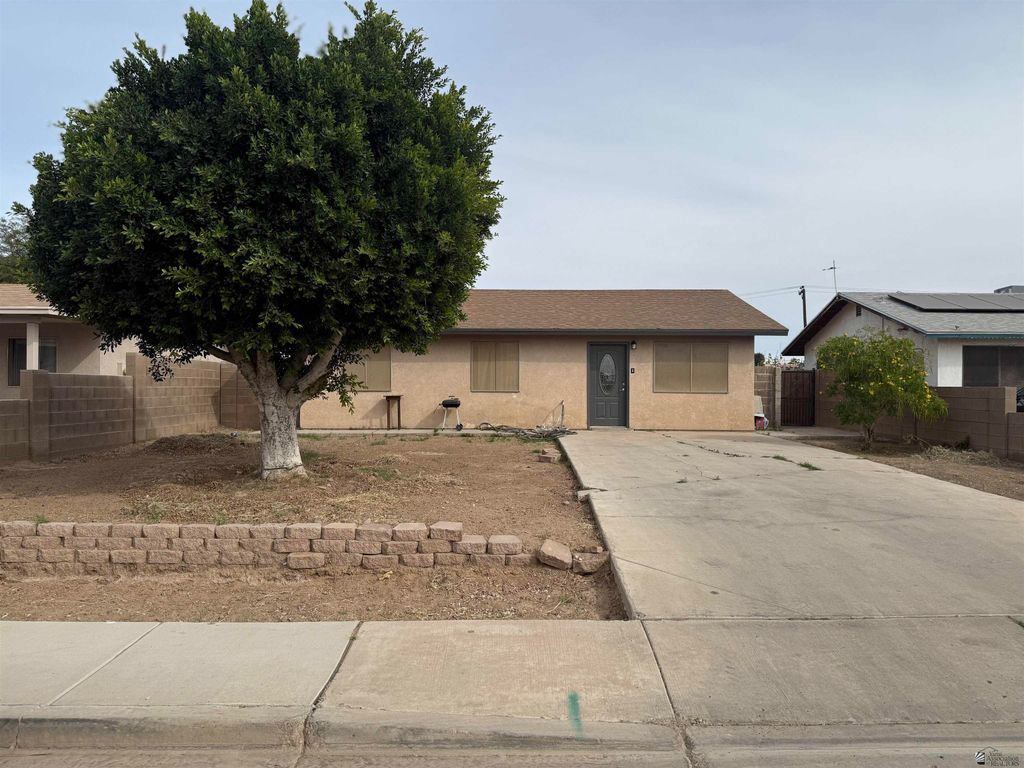 745 N Gladiola Dr, San Luis, AZ 85349