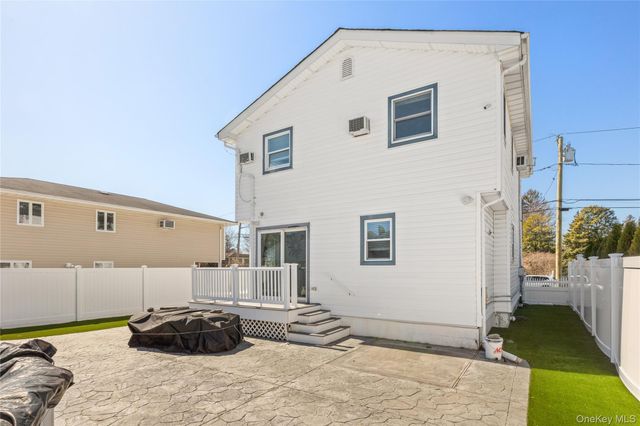 686 Adams Avenue, Lindenhurst, NY 11757