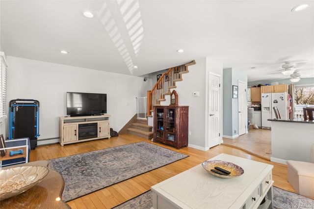 686 Adams Avenue, Lindenhurst, NY 11757