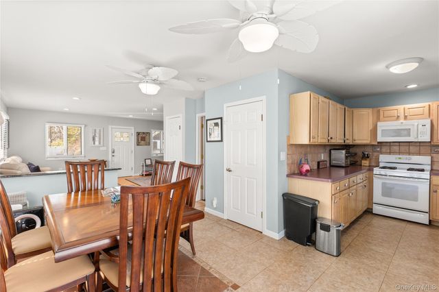 686 Adams Avenue, Lindenhurst, NY 11757