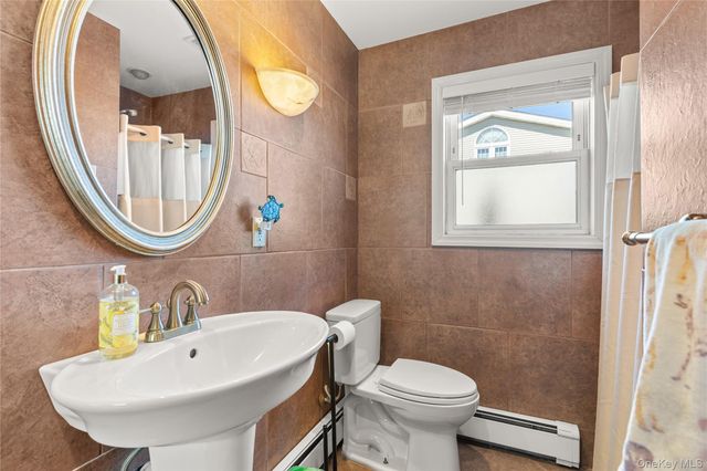 686 Adams Avenue, Lindenhurst, NY 11757