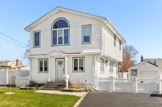 686 Adams Avenue, Lindenhurst, NY 11757