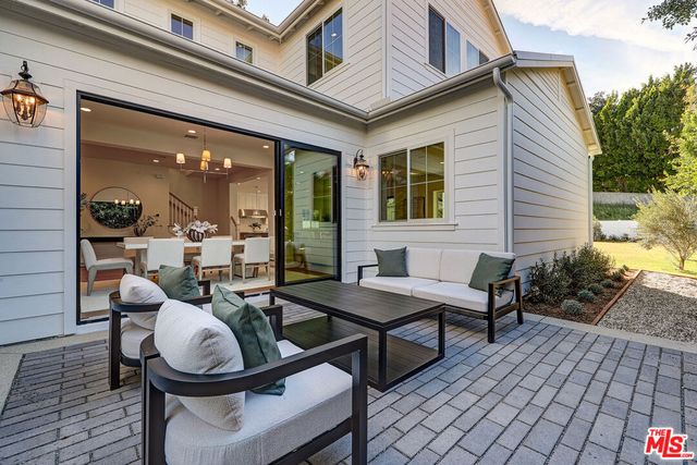 4241 Woodcliff Road, Sherman Oaks, CA 91403