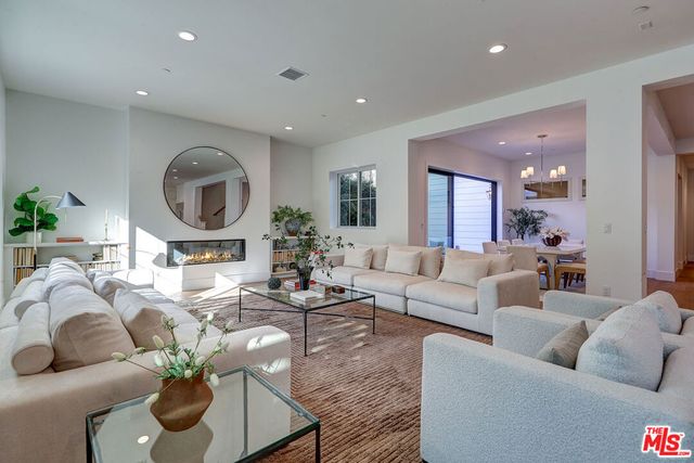 4241 Woodcliff Road, Sherman Oaks, CA 91403