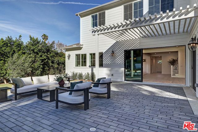 4241 Woodcliff Road, Sherman Oaks, CA 91403