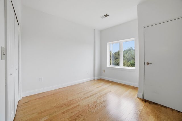 527 Pawtucket Blvd 608, Lowell, MA 01854