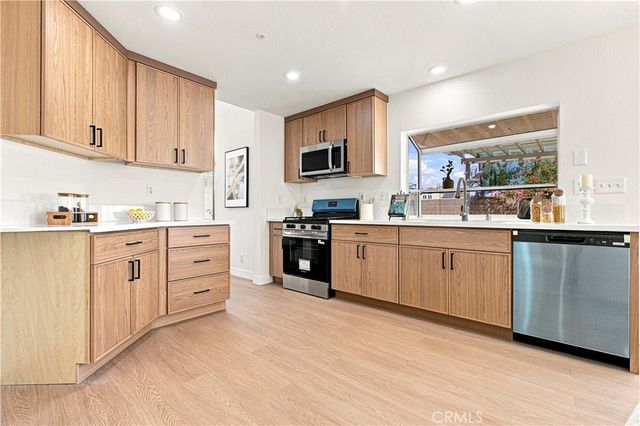 11515 Aberdeen Dr, Fontana, CA 92337