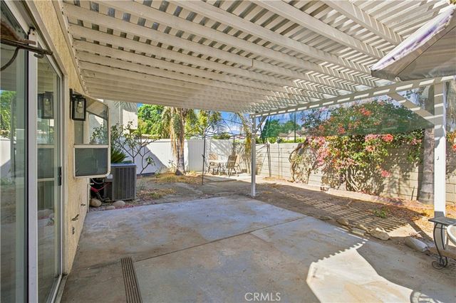 11515 Aberdeen Dr, Fontana, CA 92337